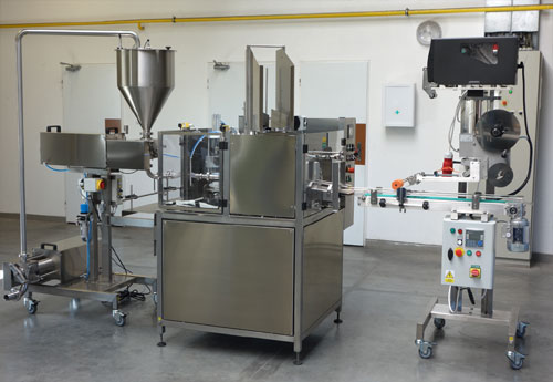 Karuselová plnička, včetně etiketování