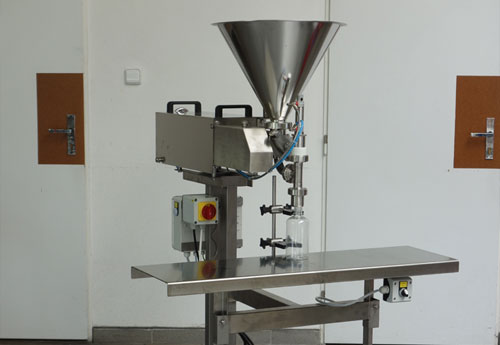 Plnička se stolkem